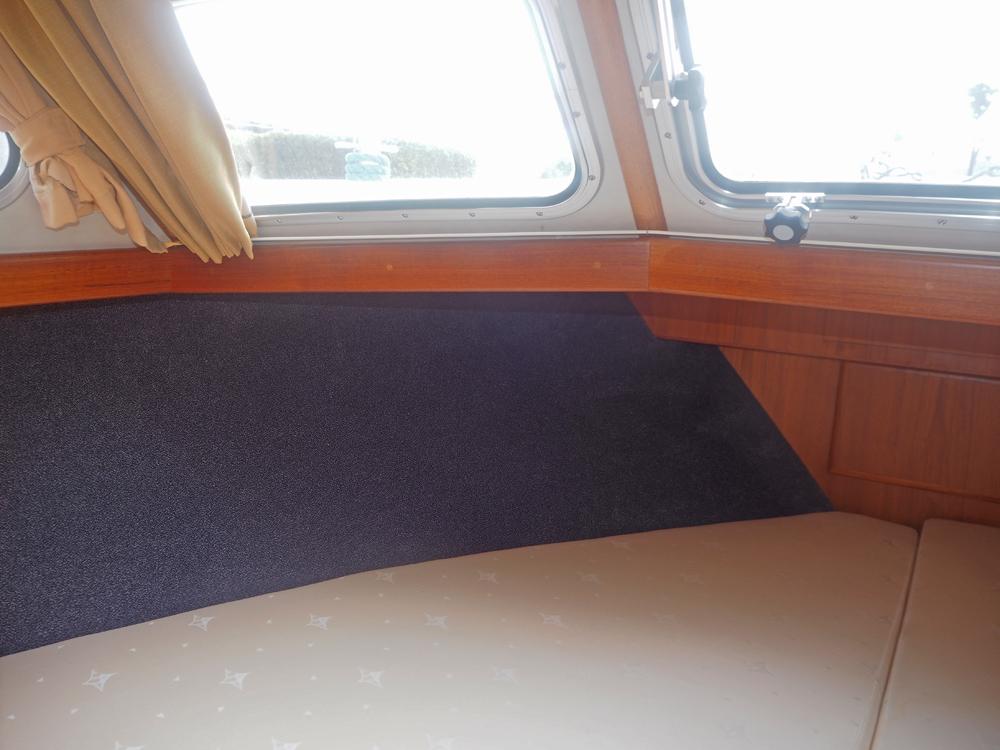 Cabin en avant, H&eacute;bergements